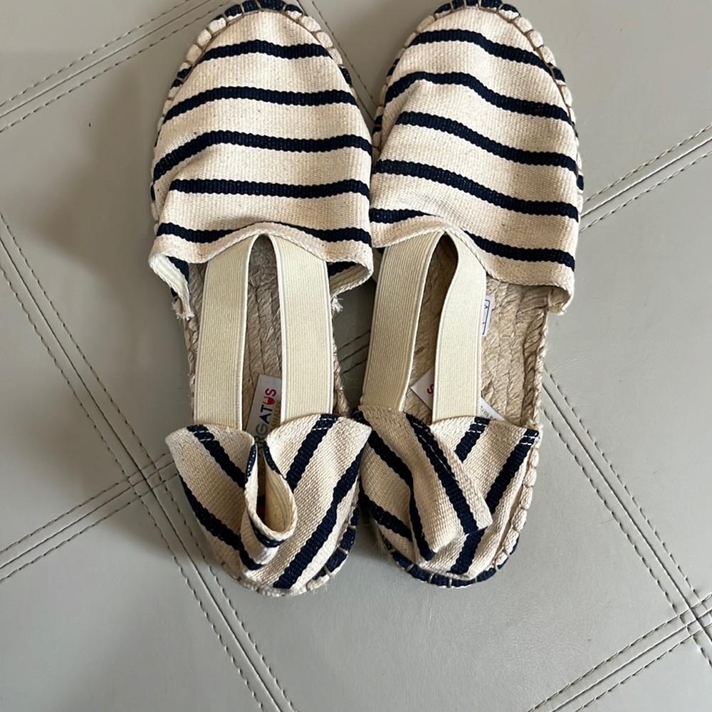 Canvas beige and navy espadrilles sz 8.5